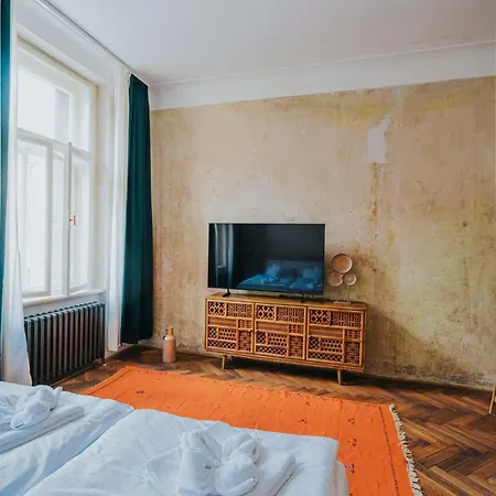 Bohemian Experience Aparthotel 4*