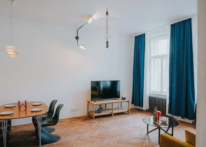 Bohemian Experience Aparthotel 4*