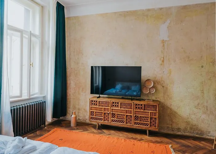Bohemian Experience Aparthotel 4*